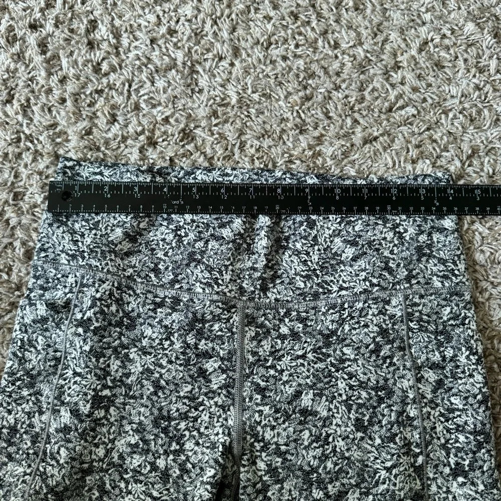 Athleta salutation stash pocket II 7/8 tight leggings size M - Picture 7 of 11